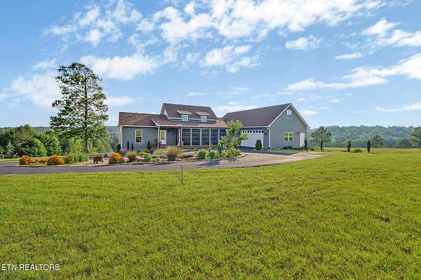 2.86 Acres of Residential Land with Home for Sale in Jamestown, Tennessee