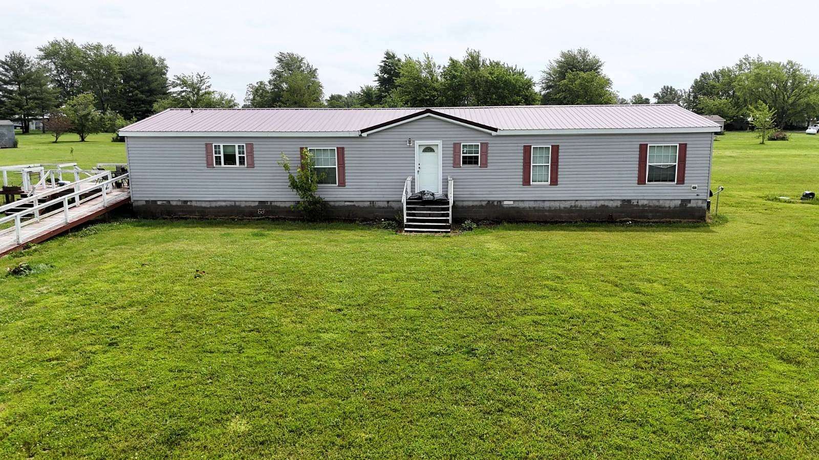 1.5 Acres of Residential Land with Home for Sale in Fairfield, Illinois