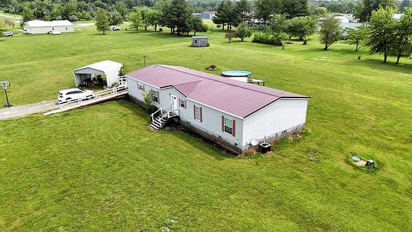 1.5 Acres of Residential Land with Home for Sale in Fairfield, Illinois