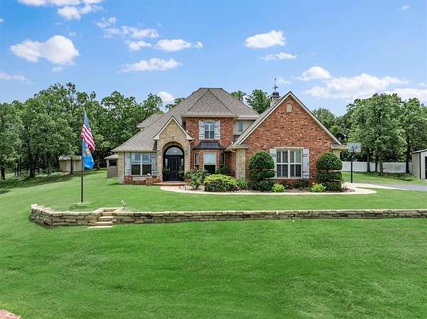 33 Acres of Land with Home for Sale in Chandler, Oklahoma