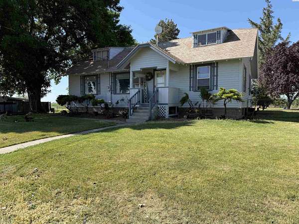 8.68 Acres of Land with Home for Sale in Prosser, Washington