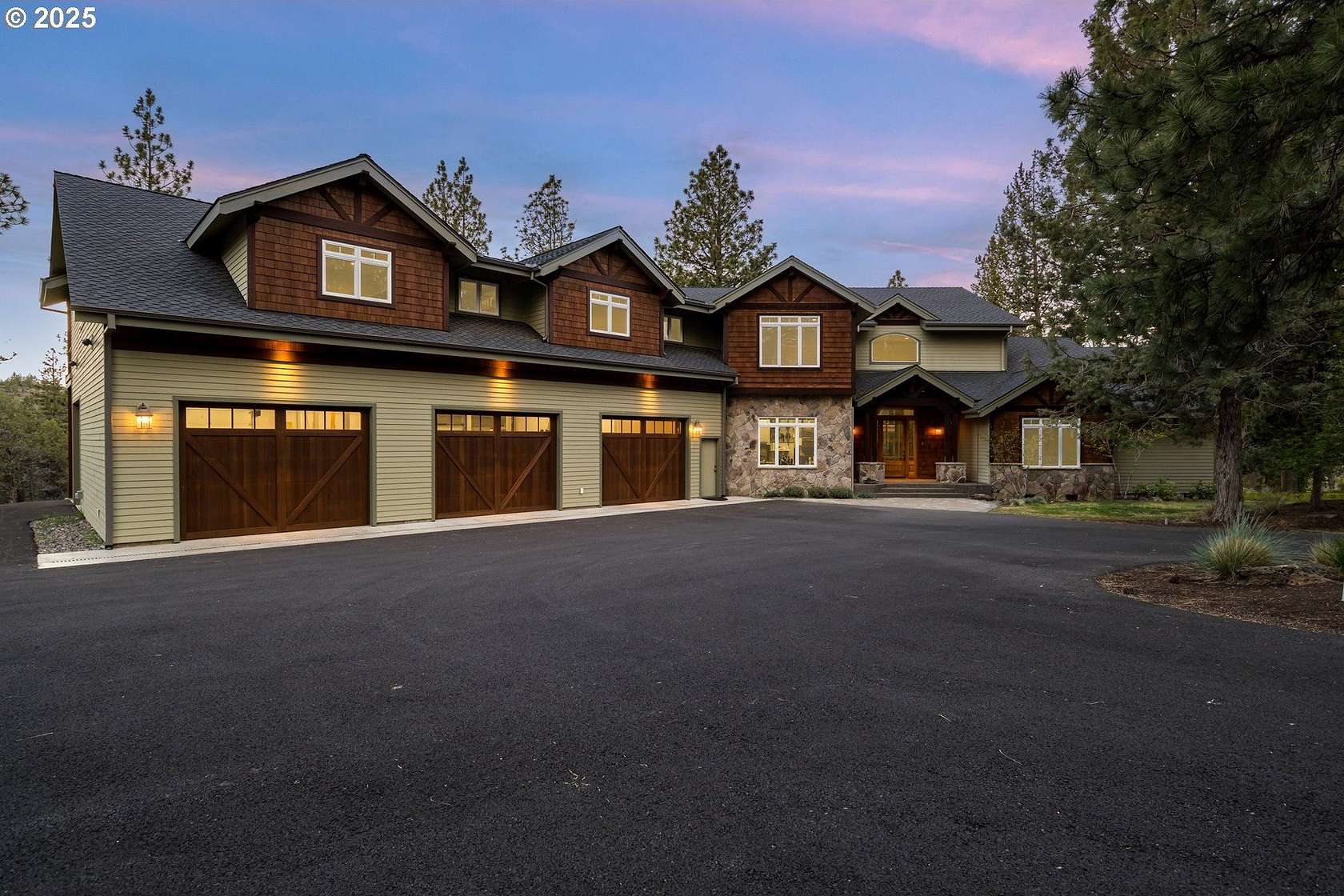 2 Acres of Residential Land with Home for Sale in Sisters, Oregon