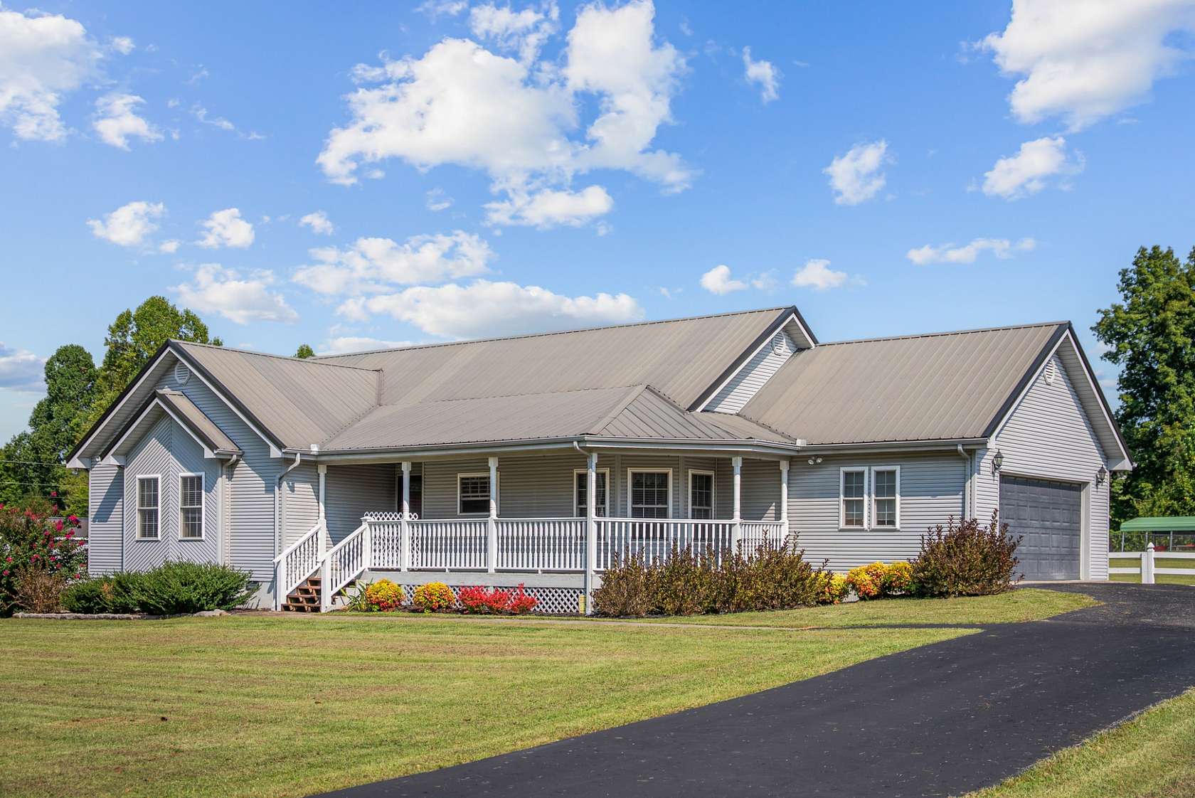 1.86 Acres of Residential Land with Home for Sale in Crossville, Tennessee