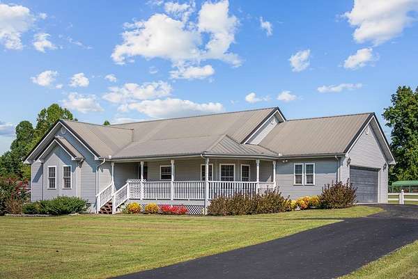 1.86 Acres of Residential Land with Home for Sale in Crossville, Tennessee