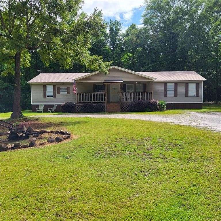 4.26 Acres of Residential Land with Home for Sale in Lanett, Alabama