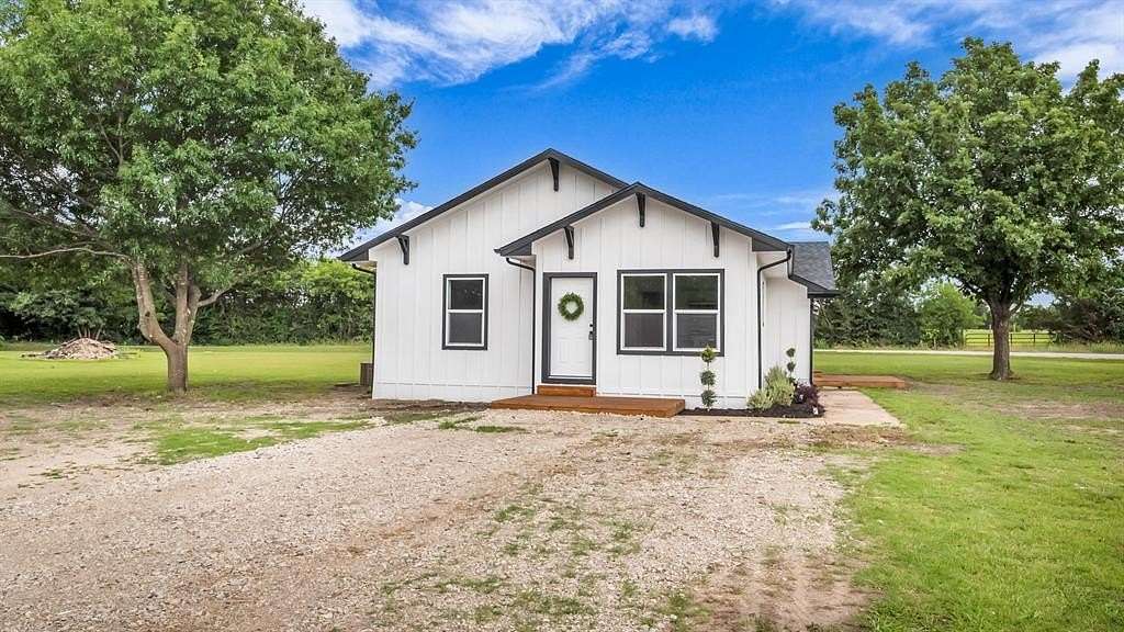 1.86 Acres of Residential Land with Home for Sale in Greenville, Texas