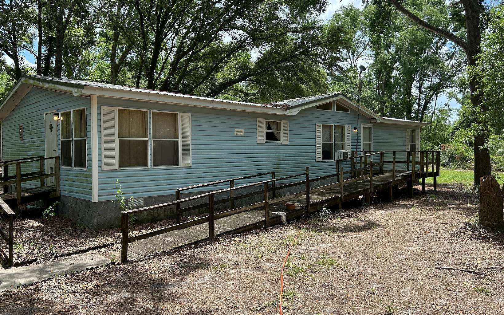 10.1 Acres of Land with Home for Sale in Live Oak, Florida