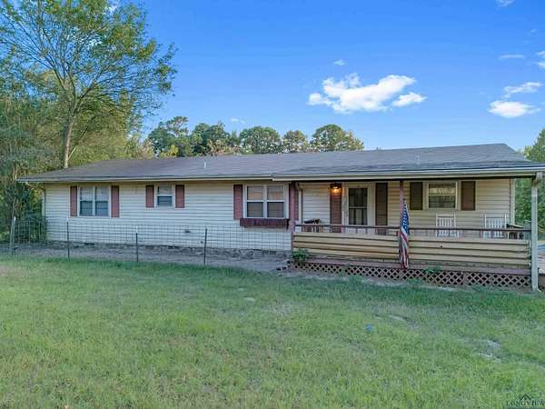 2.65 Acres of Residential Land with Home for Sale in Big Sandy, Texas