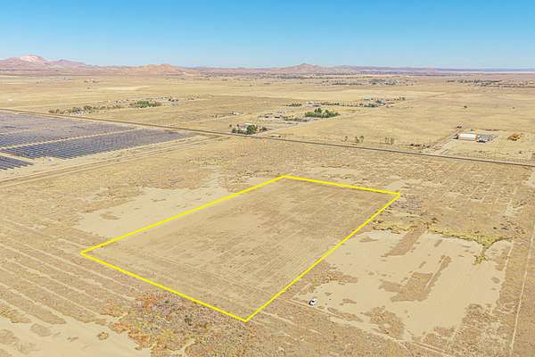 5 Acres of Residential Land for Sale in Rosamond, California
