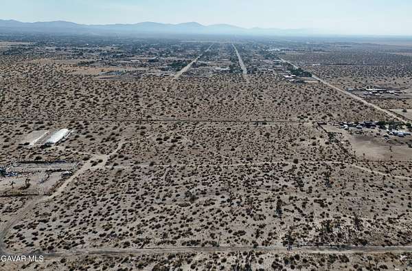 10.8 Acres of Land for Sale in Littlerock, California