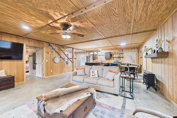 5 Acres of Residential Land with Home for Sale in Elizabeth, Arkansas