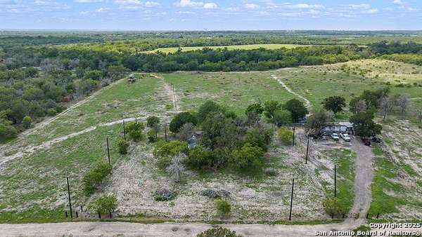 1 Acre of Residential Land for Sale in Floresville, Texas