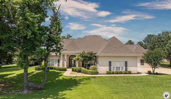 1.53 Acres of Residential Land with Home for Sale in Texarkana, Texas