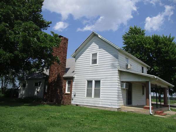 39.4 Acres of Agricultural Land with Home for Sale in Columbus, Kansas