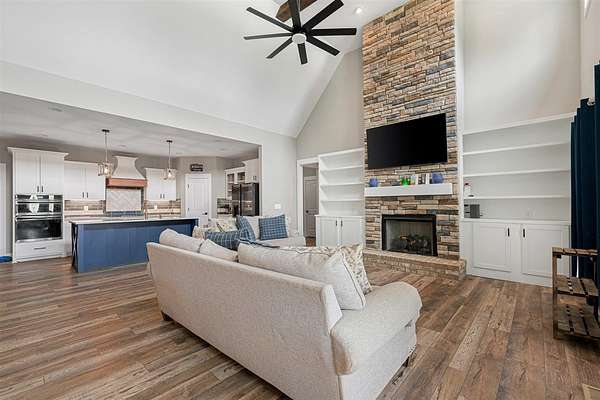 6.35 Acres of Residential Land with Home for Sale in Cross Plains, Tennessee