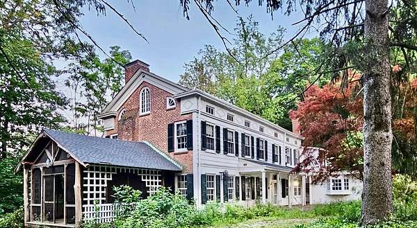 4.15 Acres of Residential Land with Home for Sale in Roslyn, New York