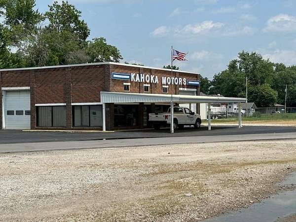 1.33 Acres of Improved Commercial Land for Sale in Kahoka, Missouri