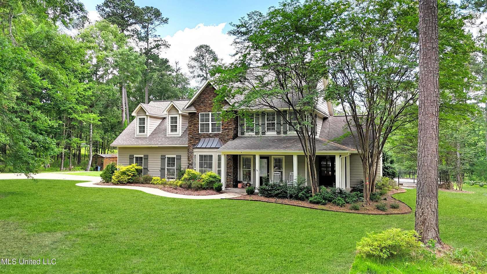 2.1 Acres of Residential Land with Home for Sale in Madison, Mississippi