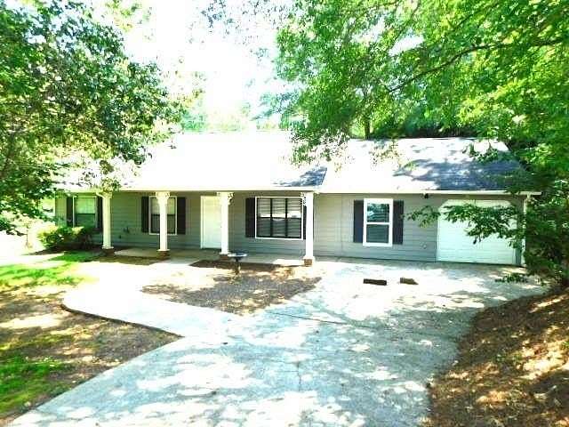 1.77 Acres of Residential Land with Home for Lease in Powder Springs, Georgia