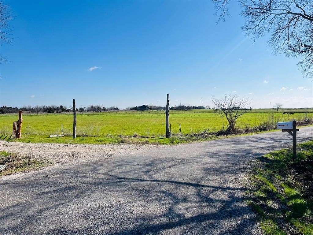 3 Acres of Residential Land for Sale in Ennis, Texas