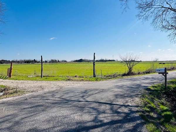 3 Acres of Residential Land for Sale in Ennis, Texas