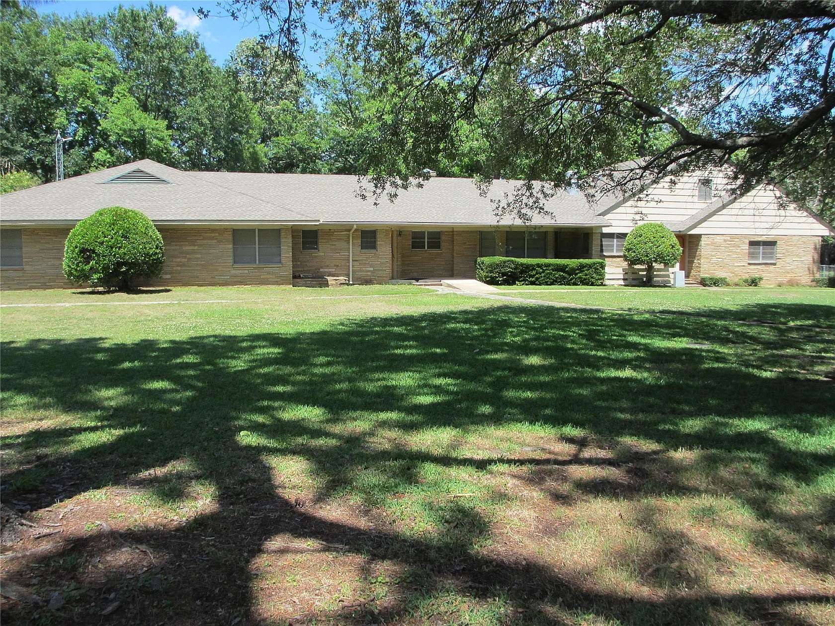 1.1 Acres of Mixed-Use Land for Sale in Kilgore, Texas