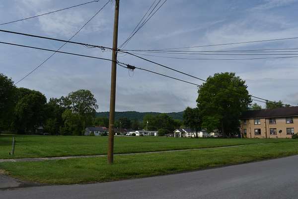 1.69 Acres of Residential Land for Sale in Middlesboro, Kentucky