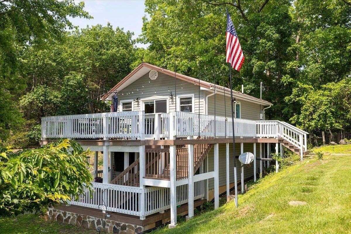 1.33 Acres of Residential Land with Home for Sale in Dublin, Virginia