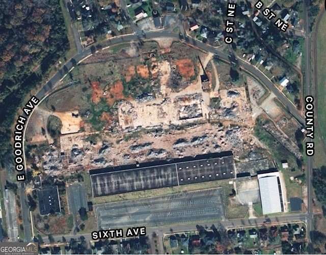 30 Acres of Improved Commercial Land for Sale in Thomaston, Georgia