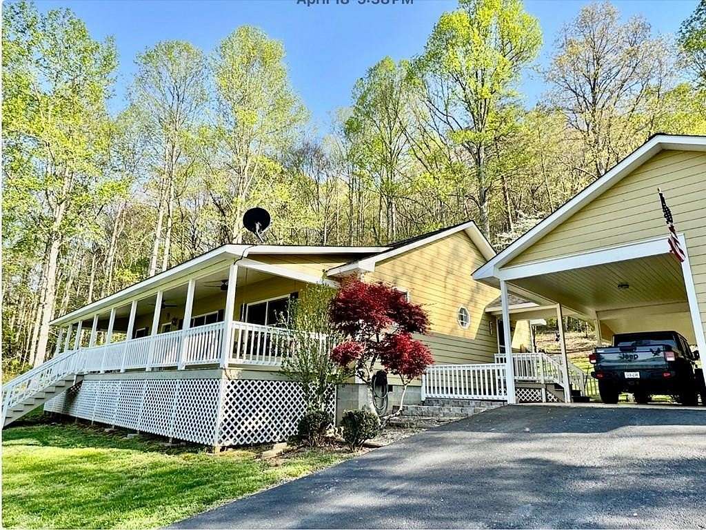 2.34 Acres of Residential Land with Home for Sale in Hiawassee, Georgia