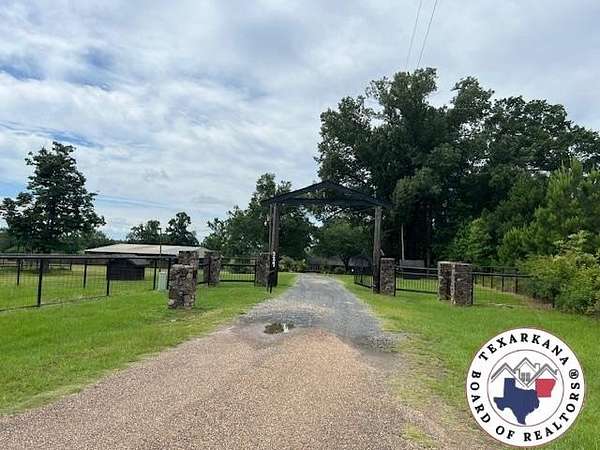 20 Acres of Agricultural Land with Home for Sale in Texarkana, Texas
