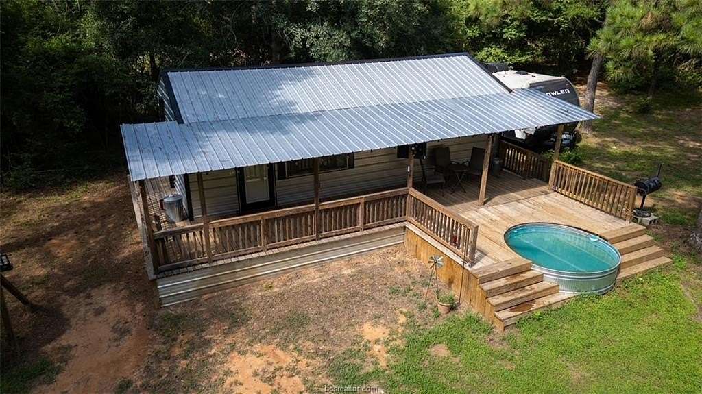 5 Acres of Improved Residential Land for Sale in Navasota, Texas