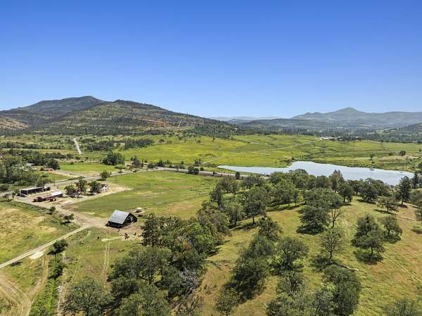 125 Acres of Agricultural Land with Home for Sale in Eagle Point, Oregon