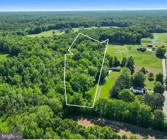 28 Acres of Recreational Land for Sale in Waldorf, Maryland