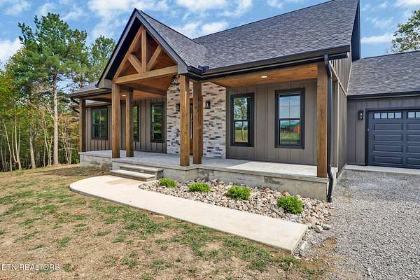 7.74 Acres of Residential Land with Home for Sale in Jamestown, Tennessee