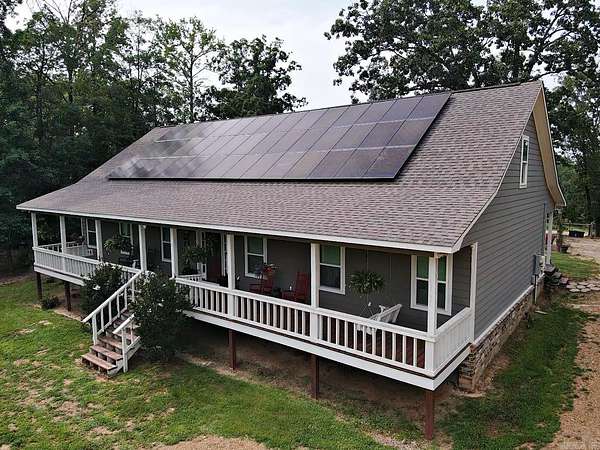 2.35 Acres of Residential Land with Home for Sale in Bismarck, Arkansas