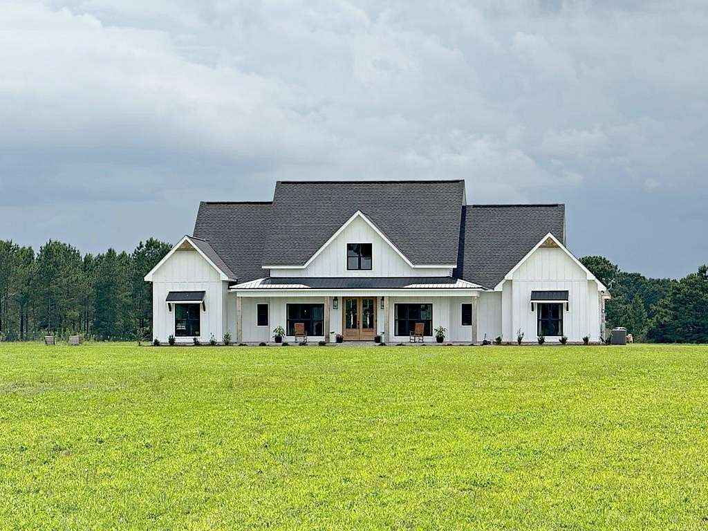 7 Acres of Residential Land with Home for Sale in Headland, Alabama