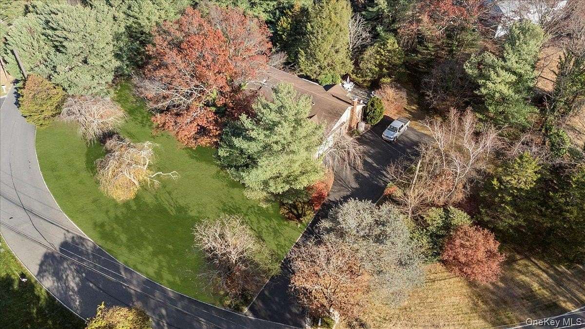 2 Acres of Residential Land with Home for Sale in Laurel Hollow, New York