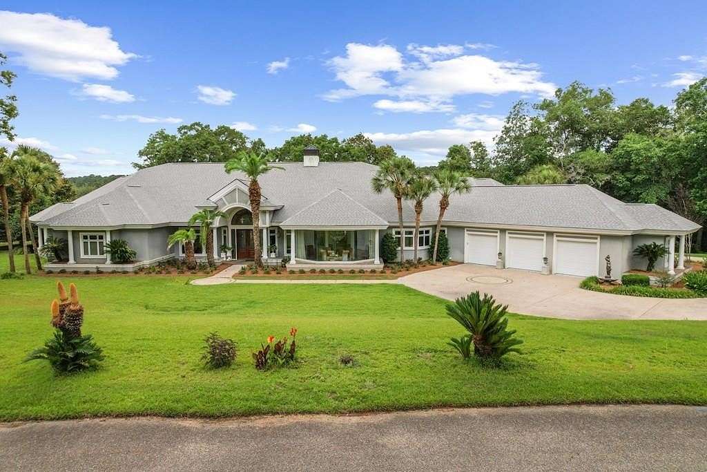 2 Acres of Residential Land with Home for Sale in Dothan, Alabama