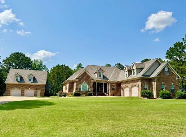 3.12 Acres of Residential Land with Home for Sale in Tupelo, Mississippi