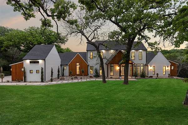 3.3 Acres of Residential Land with Home for Lease in Weatherford, Texas