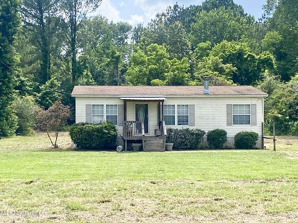 4.6 Acres of Residential Land with Home for Sale in Crystal Springs, Mississippi