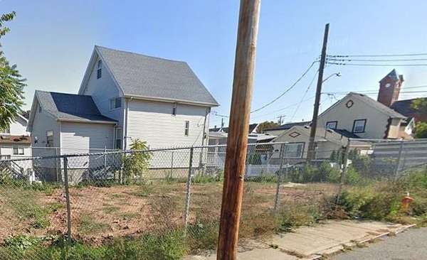 0.1 Acres of Residential Land for Sale in Staten Island, New York