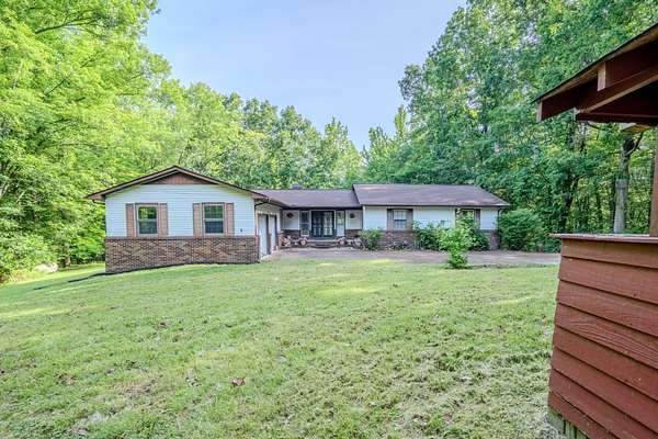 30 Acres of Land with Home for Auction in Lawrenceburg, Tennessee