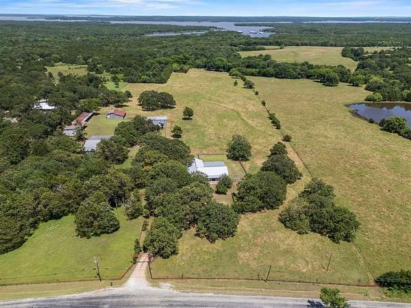 4.17 Acres of Residential Land with Home for Sale in Gordonville, Texas