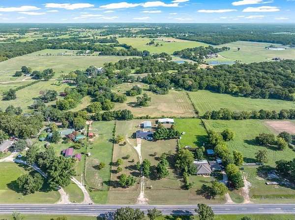 2 Acres of Residential Land with Home for Sale in Canton, Texas