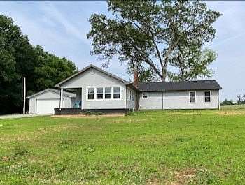 1 Acre of Residential Land with Home for Sale in Carmi, Illinois