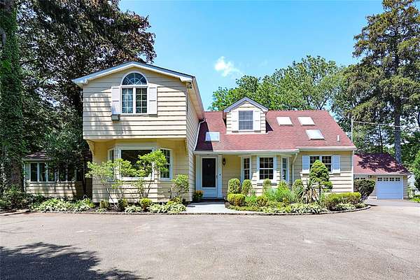 1.75 Acres of Residential Land with Home for Sale in Woodbury, New York