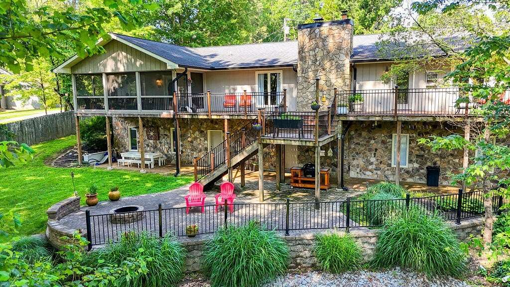 1.7 Acres of Residential Land with Home for Sale in Dayton, Tennessee