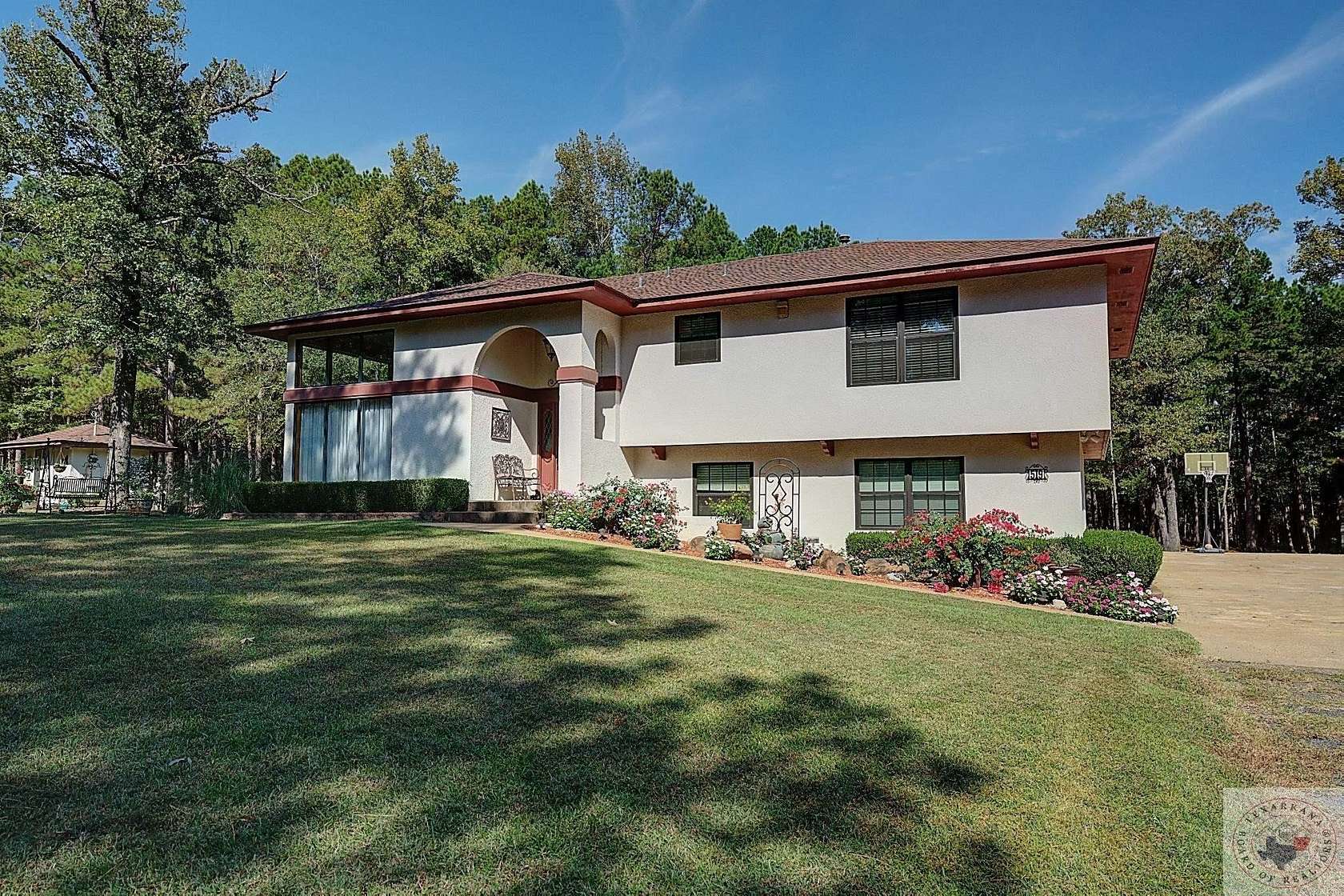 21 Acres of Land with Home for Sale in Linden, Texas